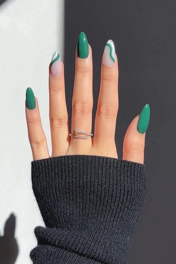 green nails, emerald green nails, sage green nails, dark green nails, olive green nails