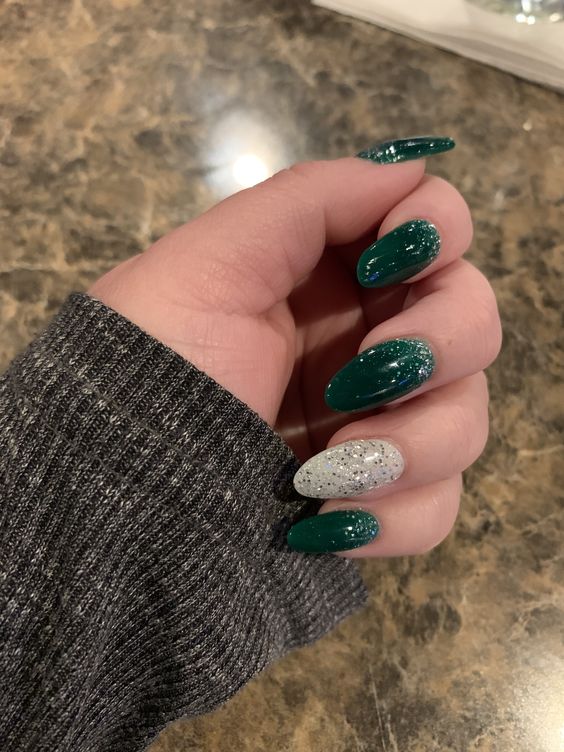 green nails, emerald green nails, sage green nails, dark green nails, olive green nails